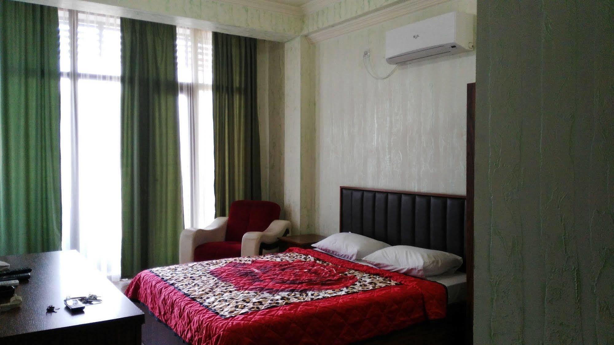 Royal Hotel Batumi Exterior photo